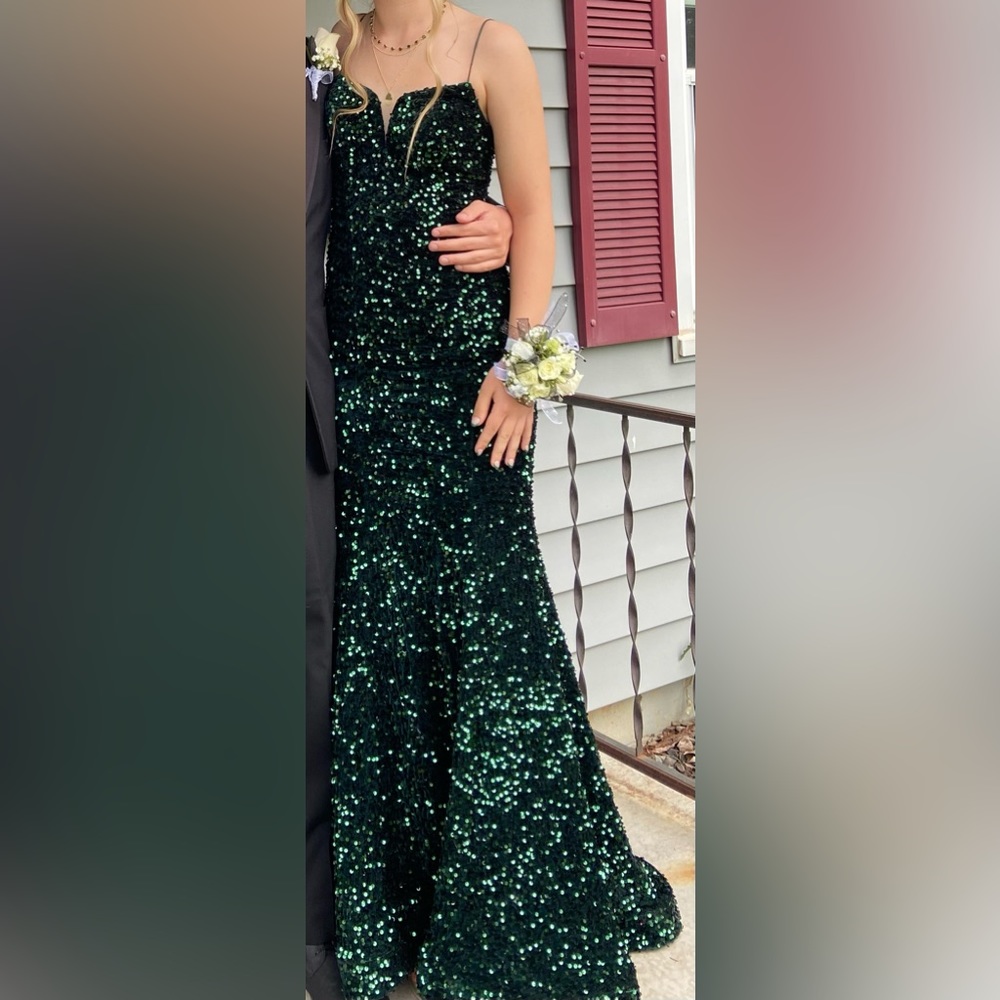 Sophia Thomas green prom dress.